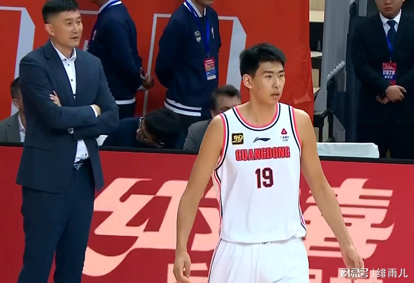 赚翻了！广东队正式“白拿”崔永熙，朱芳雨没有送走徐昕！